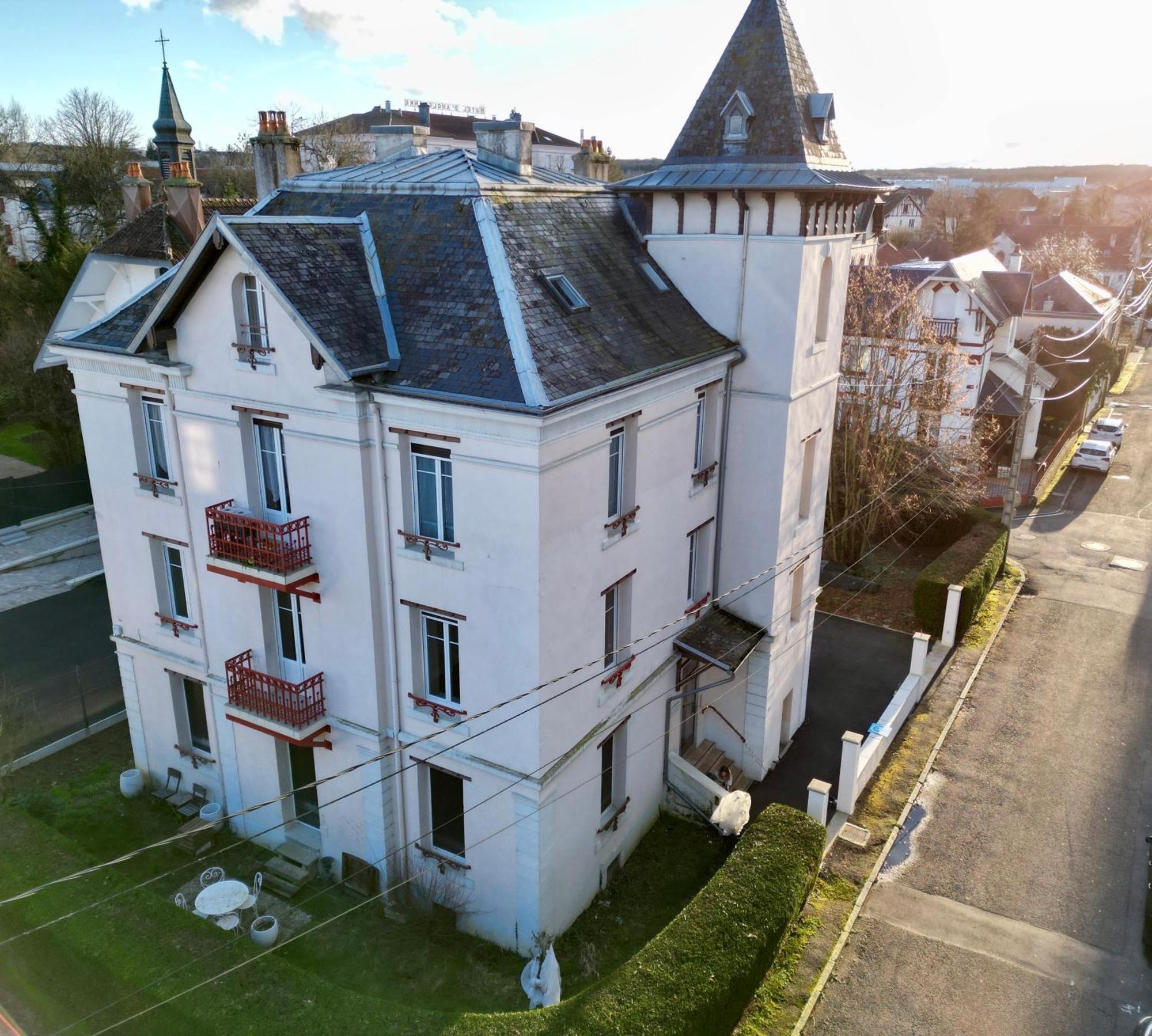 Calme, Confort Et Proprete Виттель Экстерьер фото